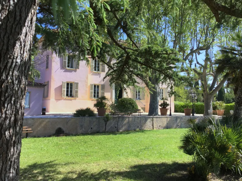 Château des Anglades : domaine partenaire Whakata