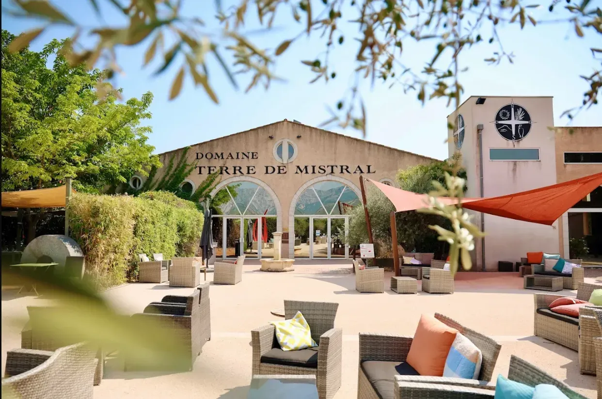 Domaine Terre de Mistral : les espaces du domaine partenaire Whakata (photo 1)