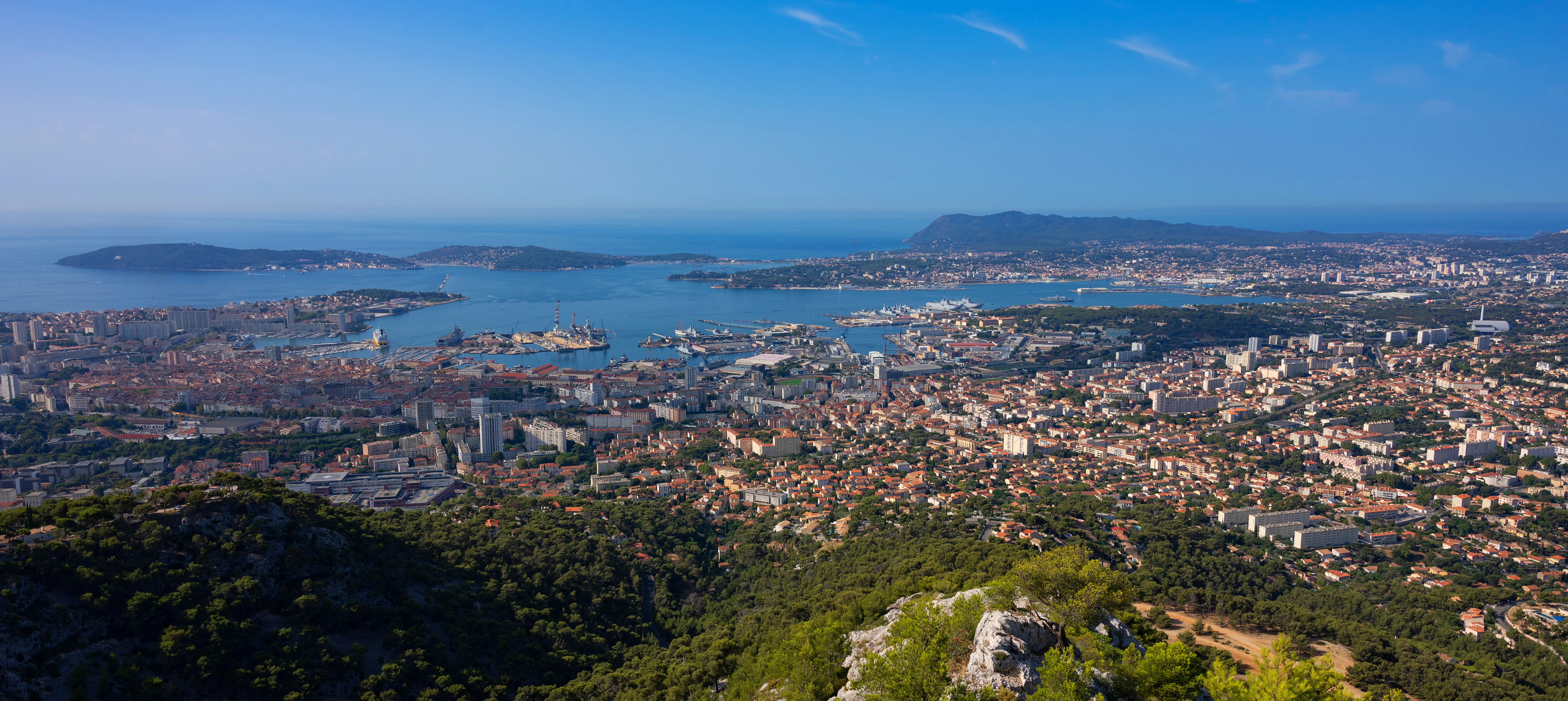 La rade de Toulon vue du mont Faron — le terrain de jeu de Whakata